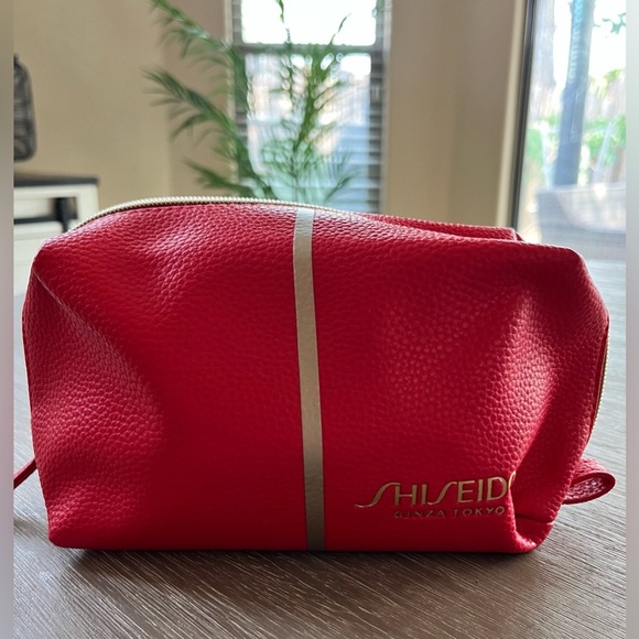 Shiseido Skin Care Vital Perfection 6 Piece Travel Set & Makeup Bag - Picture 16 of 16